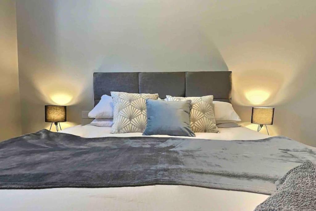 치핑노턴 Cotswold Chapel, Sleeps Up To 5 In Kingsize Beds 아파트 외부 사진